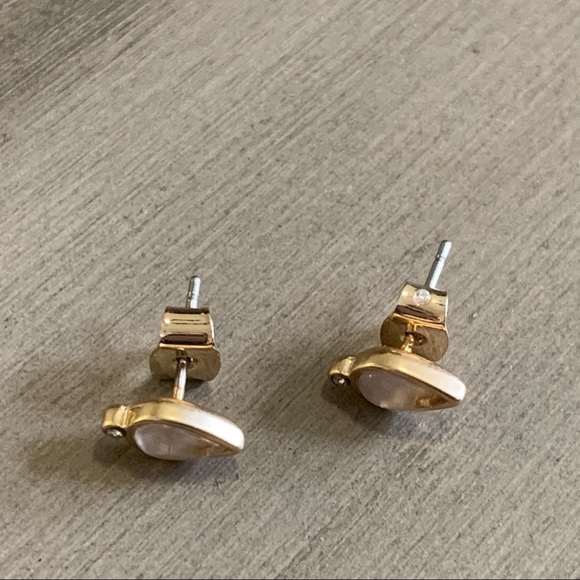 Lucky Brand teardrop pearl & gold tone studs, NEW - Picture 4 of 5